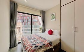 Modern Apartment In Westlake